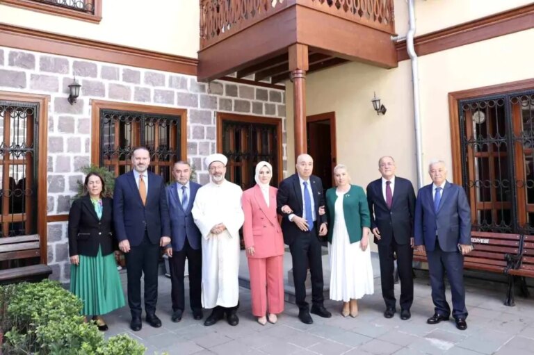 aile ve sosyal hizmetler bakani goktas turkiye sehit yakinlari ve gaziler dayanisma vakfinin mutevelli heyeti ile toplanti gerceklestirdi jCiZb8Fp