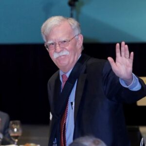 fbi ajanlari trumpin eski danismaninin evini basti OdNd1q2p