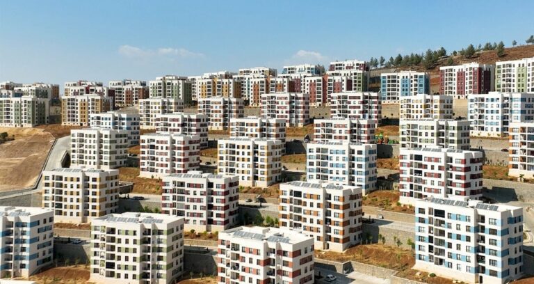 iletisim baskanligi deprem bolgesinde 250 bini askin konut teslim edildi MpBxbrIq