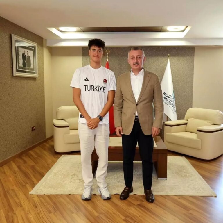 kuzey tuncelli dunya gencler yuzme sampiyonu oldu y3Ohve1F