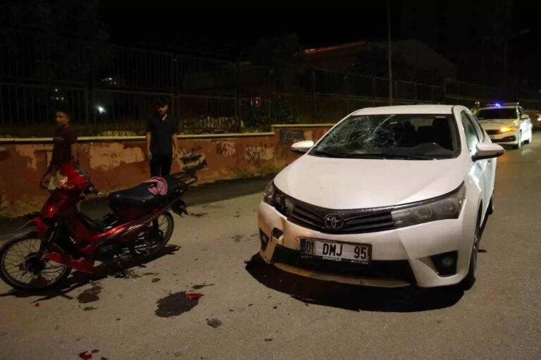 adanada motosiklet ve otomobil carpisti 2 yarali am8hgGvT