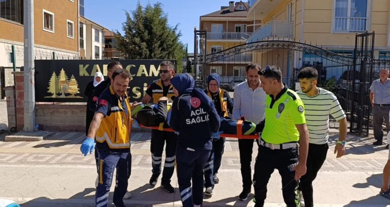 bursa inegolde hafif ticari arac otomobile carpti 4 yarali vJpxFSZ6