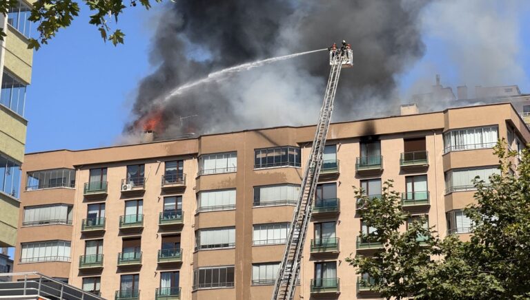 kayseride 8 katli binada yangin mudahale suruyor ZlLirP3i