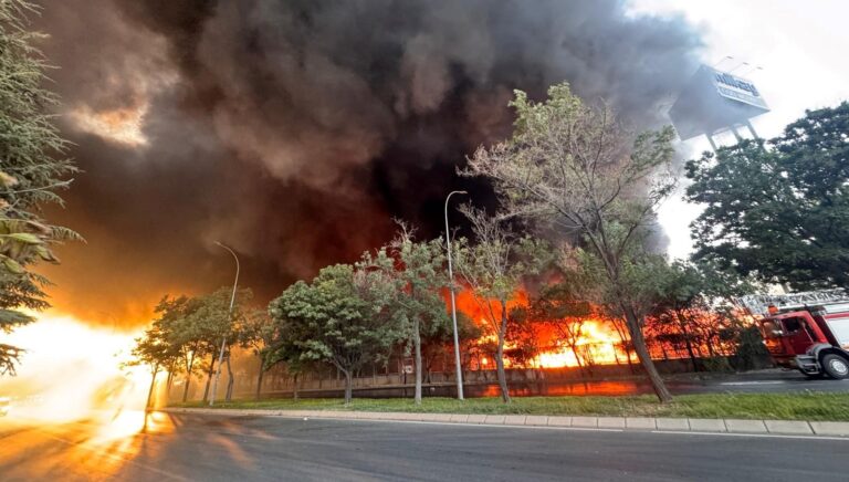 kayseride kece fabrikasinda yangin 68PzdeMn