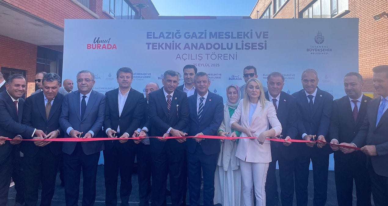 mhp burosunda poz veren vali okul acilisina gitmedi 2Q8W96cf