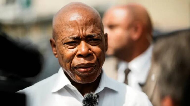 new york belediye baskani adams yeniden secim kampanyasindan cekildigini duyurdu FNIwHlPU