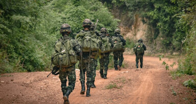 300 bin asker kacti ulke kaosa girdi engellileri cepheye aldilar SrbM8kcJ.jpg