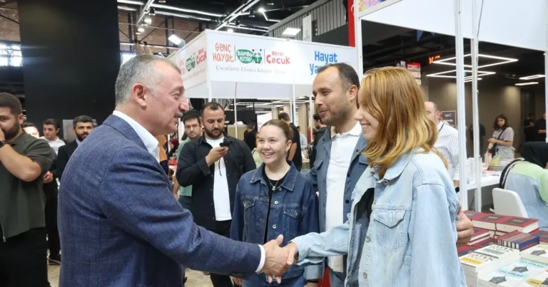 baskan buyukakindan kitap fuarina destek UslXJmeV