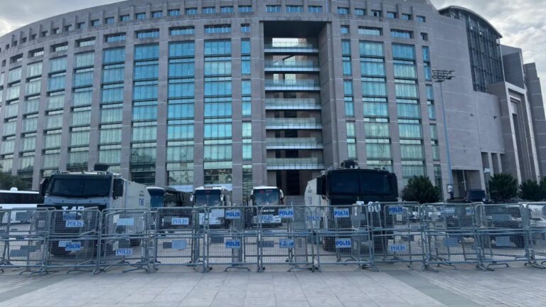 binlerce yurttas imamoglu icin caglayana akin etti tbb yonetim kurulu uyesi aytac 12 eylul doneminde dahi boyle bir uygulamayla karsilasilmadi 59OFXTTr.jpg