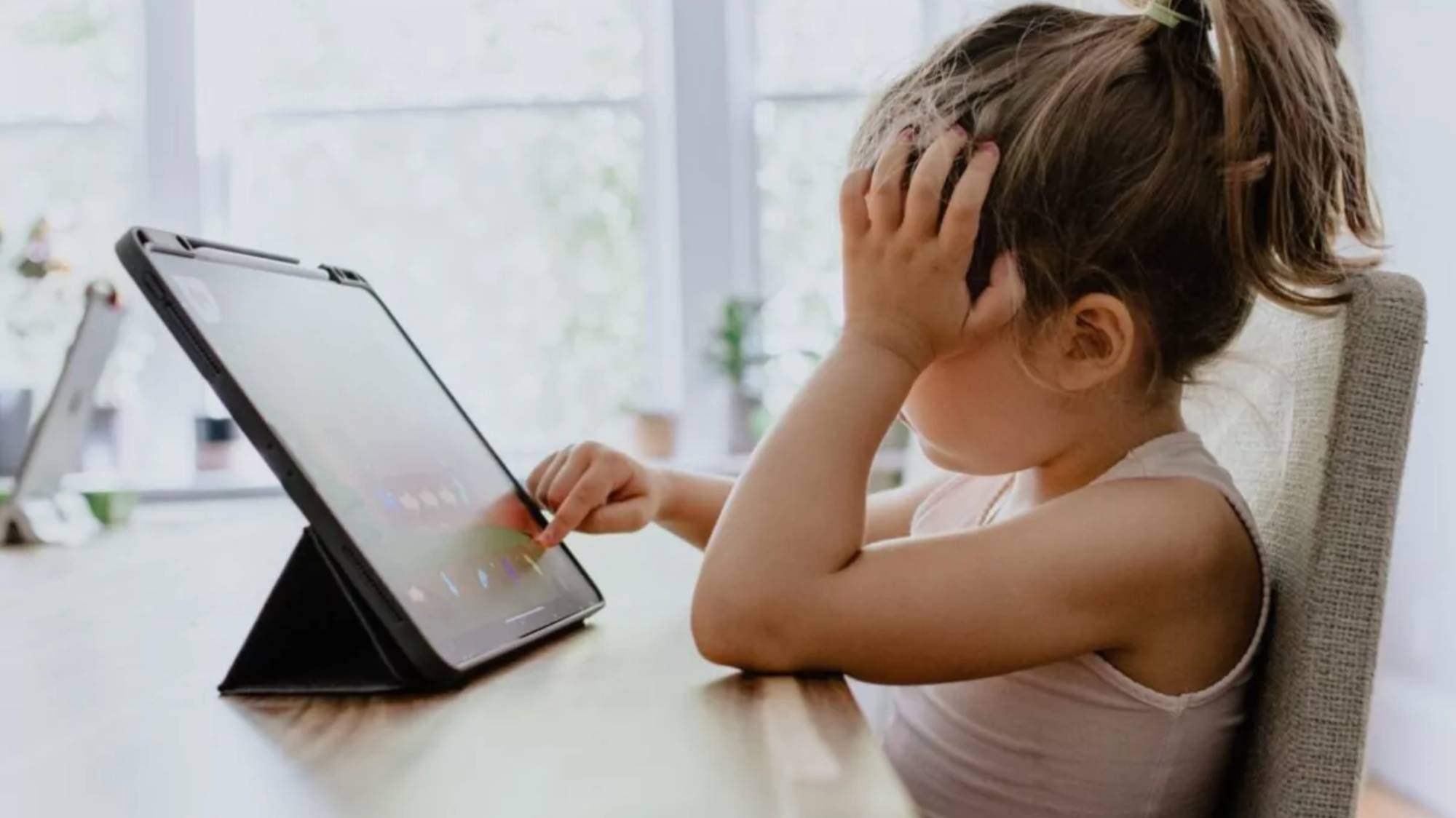 uzm dr tufandan ekran bagimliligi uyarisi cocuklarda gozluk kullanimi artti 4gXUgHUH