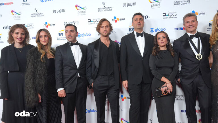 53-uluslararasi-emmy-odulleri-sahiplerini-buldu-turk-dizisi-deha-odul-aldi-izpAWrhC.jpg