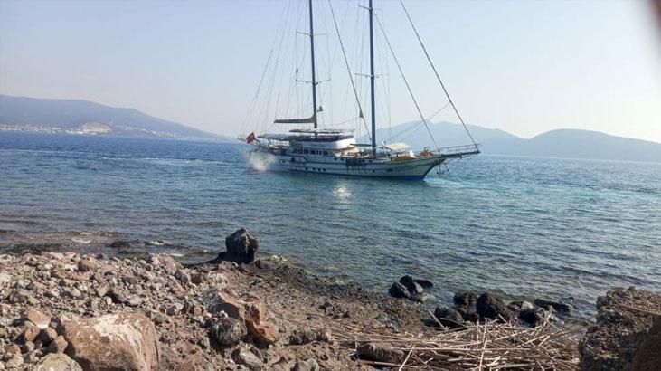 muglada 41 metre boyundaki yelkenli tekne karaya oturdu j51A9eqS.jpg