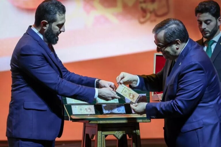 suriye-yeni-banknotlarini-tanitti-iki-sifir-atildi-uretime-vurgu-yapildi-XLPrrHlC.jpg