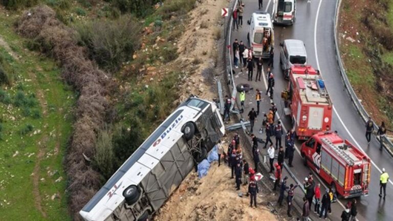 antalyadaki-otobus-faciasinda-kopan-uzuvlar-10-saatte-yeniden-dikildi-wZVtfN4n.jpg