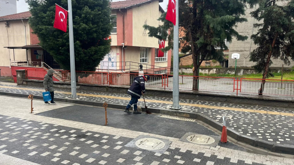 23-nisanda-isciden-duygulandiran-hareket-hXQJIAiB