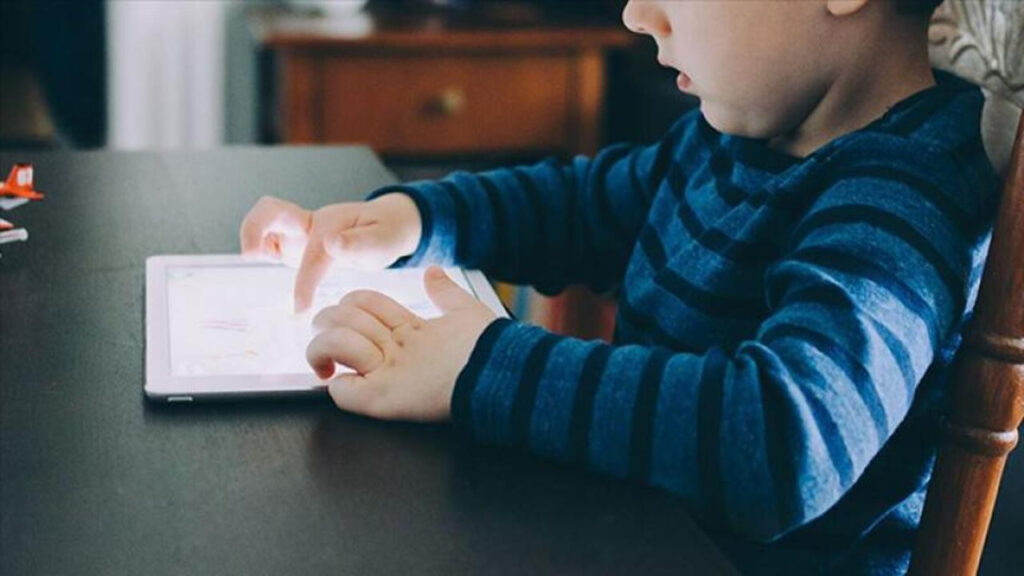 cocuklara-yonelik-sosyal-medya-duzenlemesi-yasalasti-uzmanlar-ne-diyor-XGdLkEZI