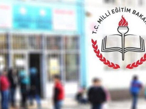 Çekmeköy’de Otomobil Bariyere Çarparak Alev Aldı