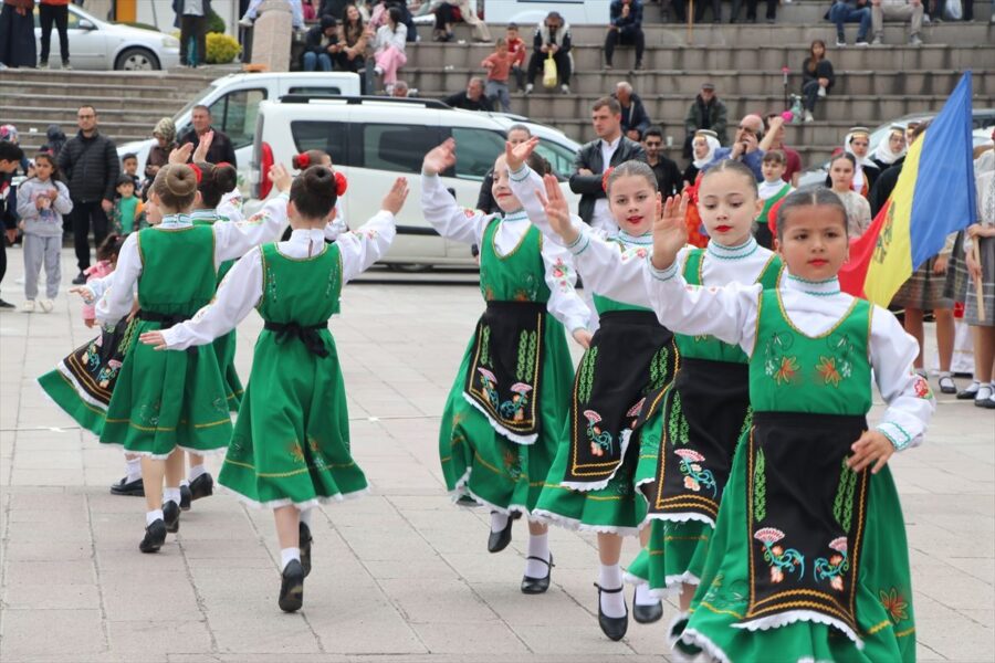 Yozgat’ta 2. Uluslararası Halk Dansları Festivali Başladı