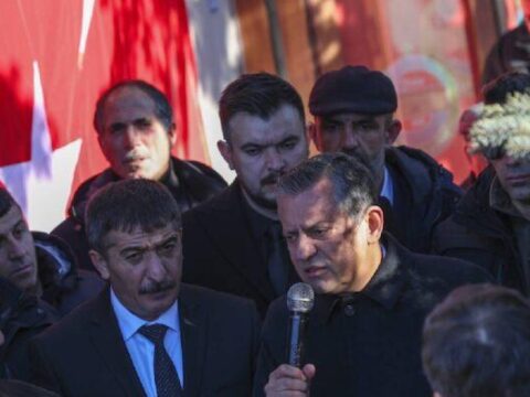 Karsta ilce belediyesi yeni parti icin istifa etti XgH9Omt9